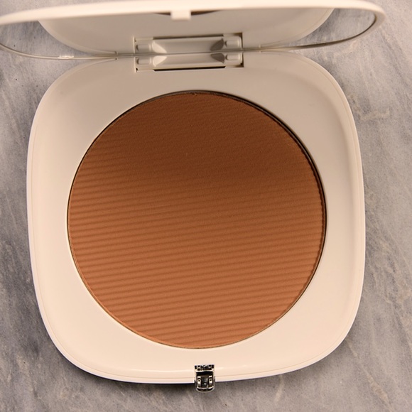 MARC JACOBS
O!MEGA BRONZE
COCONUT PERFECT TAN
POUDRE BRONZANTE COCO - Picture 9 of 15